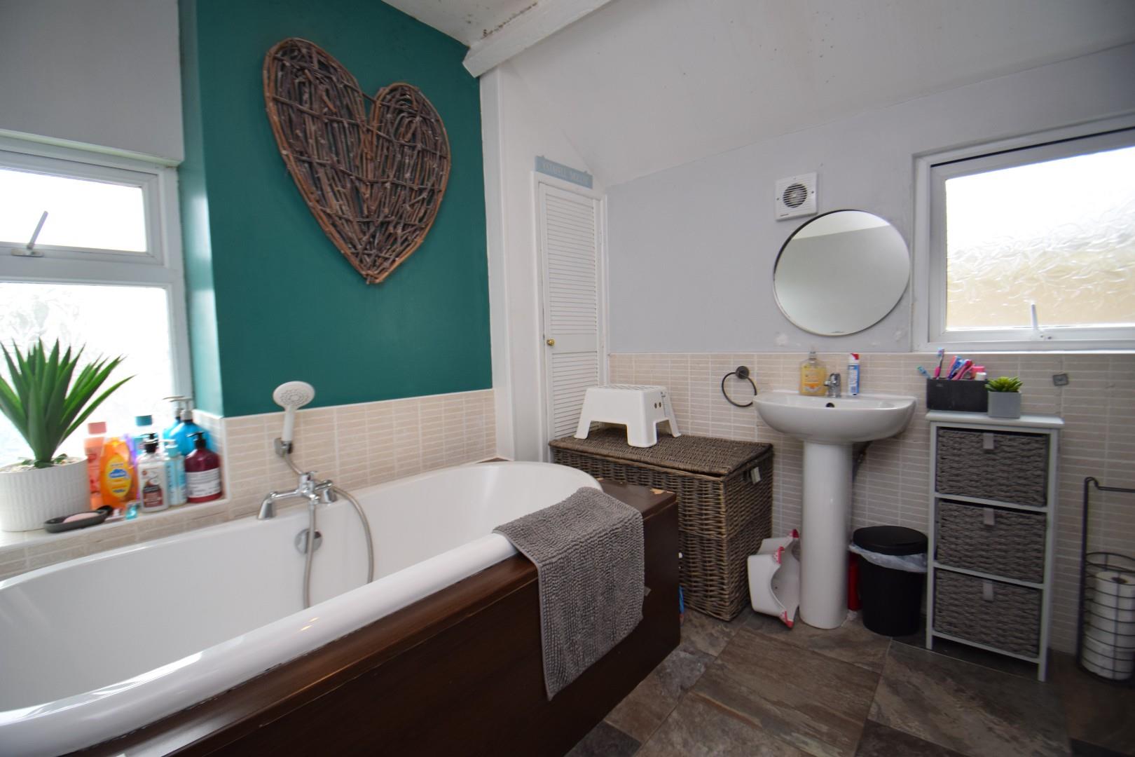 Bathroom.JPG
